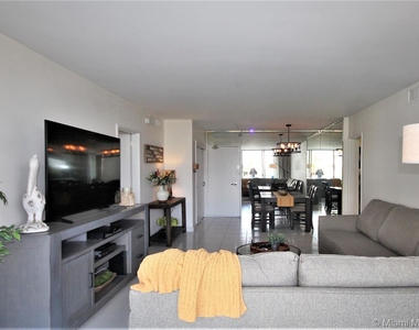 5151 Collins Ave - Photo Thumbnail 4