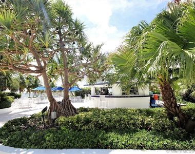 5151 Collins Ave - Photo Thumbnail 31