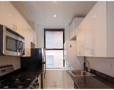 200 West 58th St - Photo Thumbnail 2