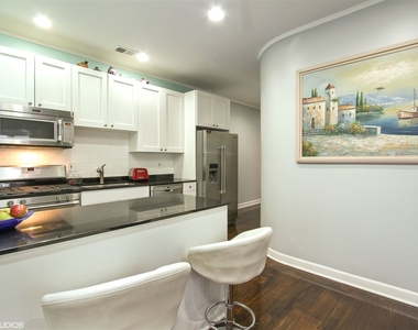 870 N Milwaukee Ave Apt 404 - Photo Thumbnail 1