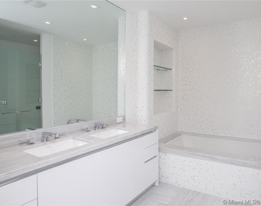 16901 Collins Ave Apt 1402 - Photo Thumbnail 12