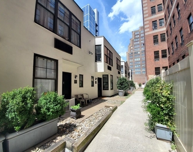 Townhouse at West 34th Street - Photo Thumbnail 5