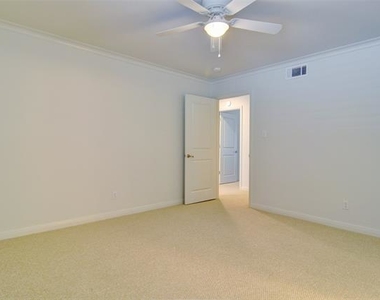 3028 Hulen Court - Photo Thumbnail 25