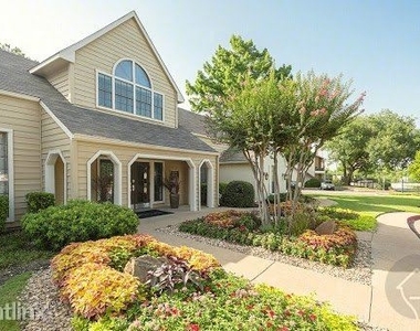 6351 Oakmont Blvd - Photo Thumbnail 0