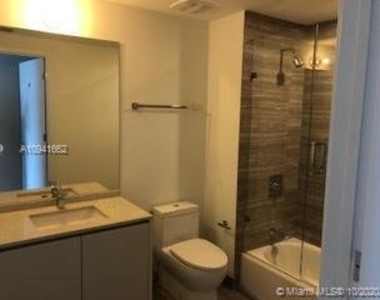 1010 Brickell Ave - Photo Thumbnail 17