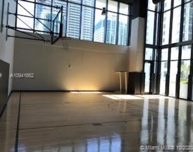 1010 Brickell Ave - Photo Thumbnail 4