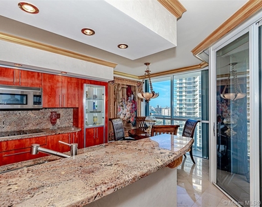 16485 Collins Ave - Photo Thumbnail 9