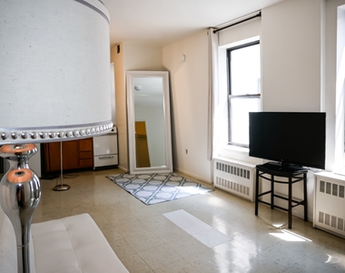 206 East 67th Street - Photo Thumbnail 3