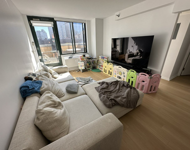 75 West End Avenue - Photo Thumbnail 2