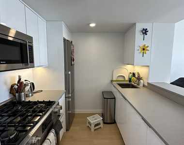 75 West End Avenue - Photo Thumbnail 1