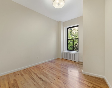 876 Lexington Avenue - Photo Thumbnail 2