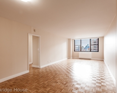 201 East 87th Street - Photo Thumbnail 2