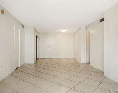 5555 Collins Ave - Photo Thumbnail 5