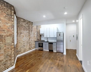 No Fee, true 2 bedroom w/ exposed brick - Photo Thumbnail 6