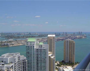 495 Brickell Ave - Photo Thumbnail 2