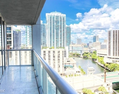 475 Brickell Ave - Photo Thumbnail 14