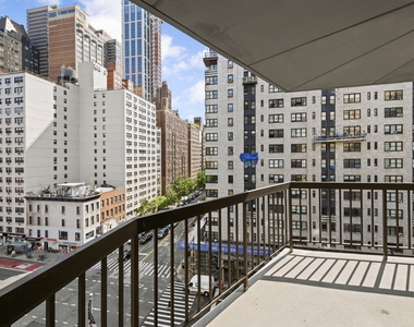 360 East 57th Street - Photo Thumbnail 5