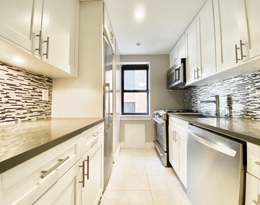 301 East 47th Street - Photo Thumbnail 2