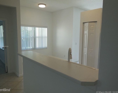 1520 Tamarind Ct - Photo Thumbnail 12