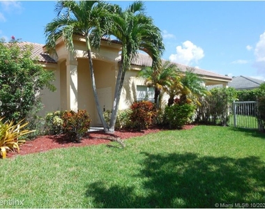 1520 Tamarind Ct - Photo Thumbnail 13