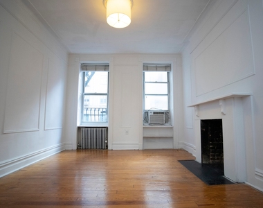 205 West 20th Street - Photo Thumbnail 0