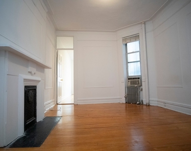 205 West 20th Street - Photo Thumbnail 2