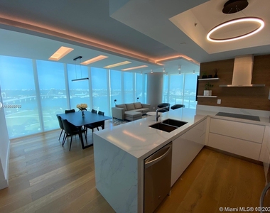 888 Biscayne Blvd - Photo Thumbnail 8