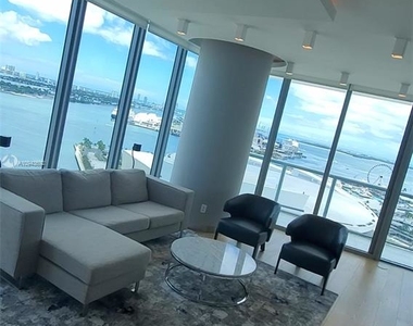 888 Biscayne Blvd - Photo Thumbnail 2