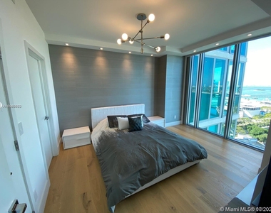 888 Biscayne Blvd - Photo Thumbnail 12