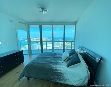 888 Biscayne Blvd - Photo Thumbnail 17