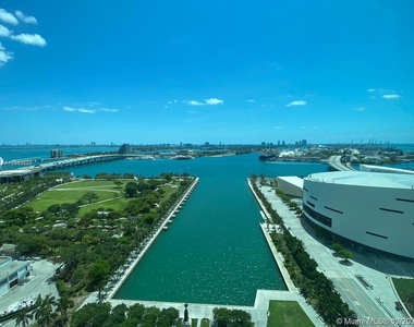 888 Biscayne Blvd - Photo Thumbnail 22