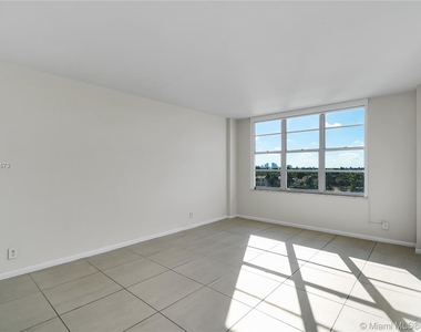 5700 Collins Ave - Photo Thumbnail 13