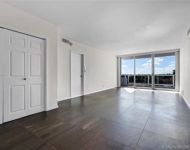 5700 Collins Ave - Photo Thumbnail 5