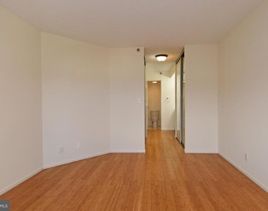 900 N Stafford St #1706 - Photo Thumbnail 21