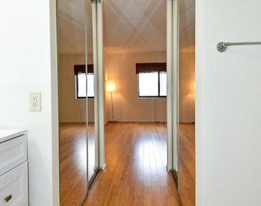 900 N Stafford St #1706 - Photo Thumbnail 18