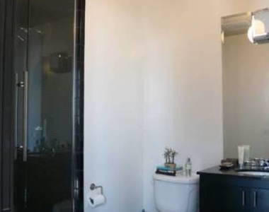 1645 Vine St Apt 1001 - Photo Thumbnail 6