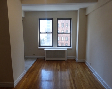 301 East 38th Street - Photo Thumbnail 0