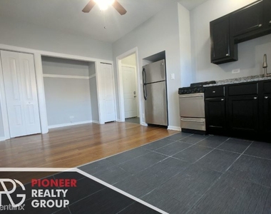 4555 N Malden St 210 - Photo Thumbnail 1