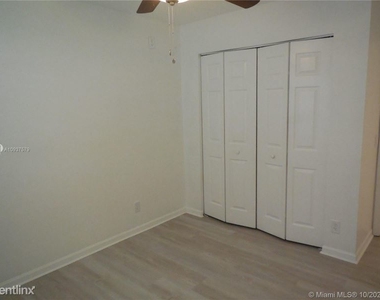 1520 Tamarind Ct - Photo Thumbnail 10