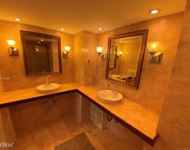 801 N Venetian Dr 202 - Photo Thumbnail 7