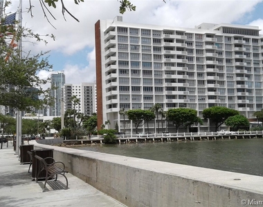 2121 N Bayshore Dr - Photo Thumbnail 5