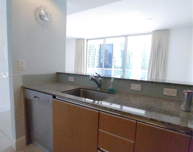 1060 Brickell Ave - Photo Thumbnail 9