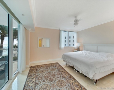 3801 Collins Ave - Photo Thumbnail 4