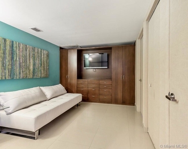 495 Brickell Ave - Photo Thumbnail 12