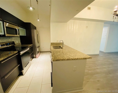 951 Brickell Ave - Photo Thumbnail 3