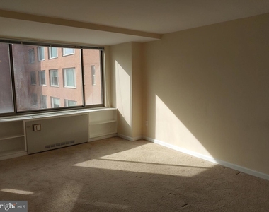 1111 Arlington Blvd #647 - Photo Thumbnail 3