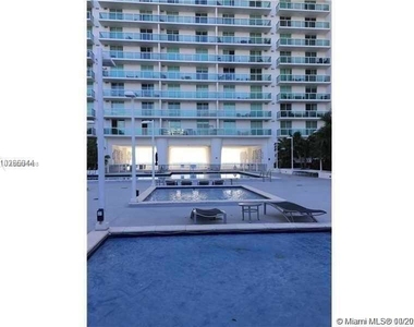 1800 N Bayshore Dr - Photo Thumbnail 11