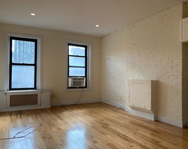 309 East 37th Street - Photo Thumbnail 2