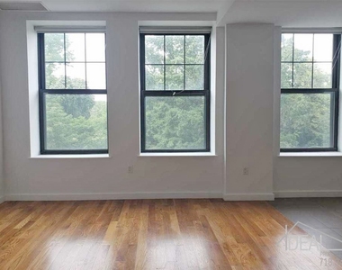 123 Parkside Avenue - Photo Thumbnail 1