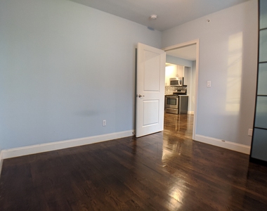 2309 Astoria Boulevard - Photo Thumbnail 3